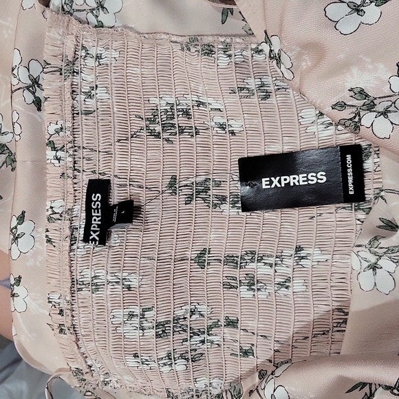 Express Dress 🤍 - Picture 12 of 15